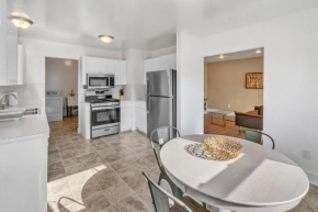Sleeps 8 Close to Downtown Royal Oak